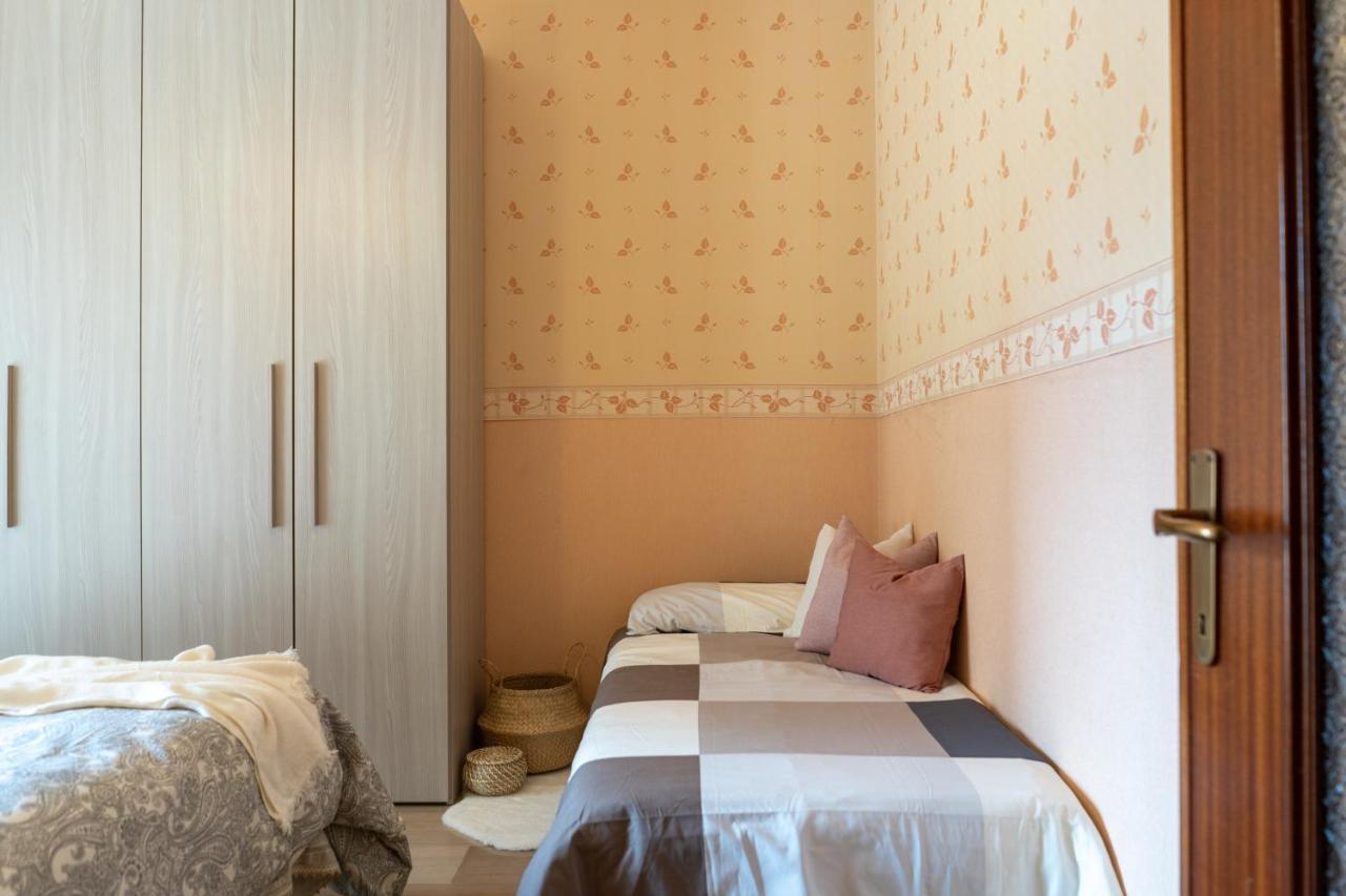 Апартаменти Pietra Ligure Downtown Convenience -Free Parking Екстер'єр фото