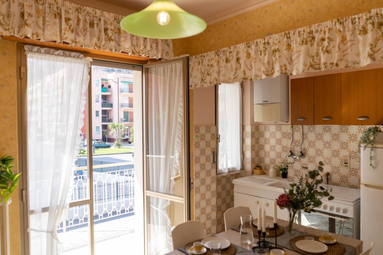 Апартаменти Pietra Ligure Downtown Convenience -Free Parking Екстер'єр фото