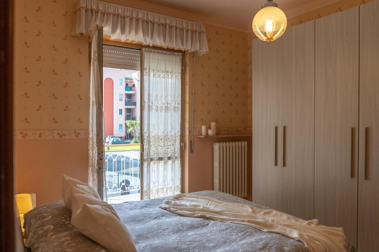 Апартаменти Pietra Ligure Downtown Convenience -Free Parking Екстер'єр фото